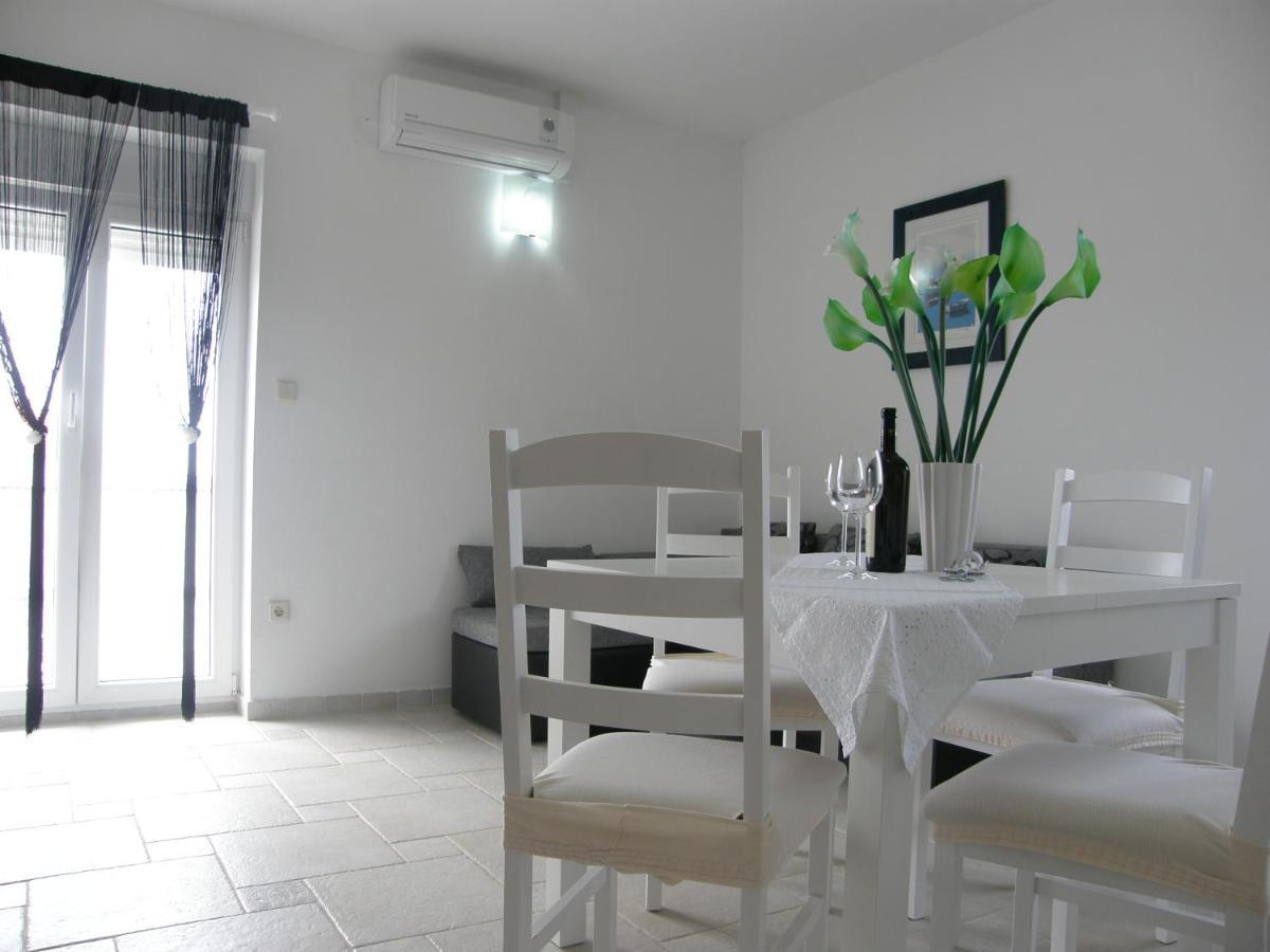 Apartments Belegrata Biograd Na Moru Rum bild
